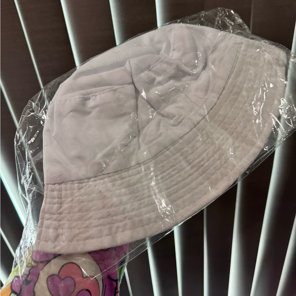 FINAL SALE✨
ORLY unixes White Bucket Hat - Picture 6 of 8